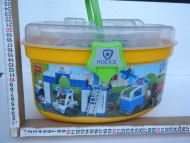 COSTRUZIONI TIPO LEGO DELLA STAZIONE DI POLIZIA,IN COMODO SECCHIELLO  COD P