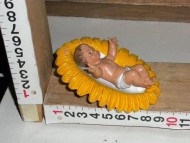 Millenium Christmas. Statuine per il tuo presepe. Gesù bambino dentro alla culla di paglia. cod.337