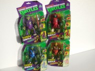 TURTLES PERSONAGGI DELUXE THROW'N BATTLE - OFFERTA 4 TARTARUGHE NINJA  15 CM ( CON MOVIMENTO CAPRIOLA ) GPZ91620 