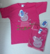  T-SHIRT MAGLIA FUCSIA DI PEPPA PIG CHE SALTA NEL FANGO POZZANGHERE