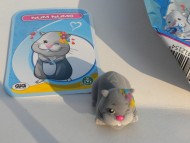 ZHU ZHU PETS GIOCATTOLI DELLA GIG NUM NUMS NUOVO ZHU ZHU PETS MINI PERSONAGGIO CON PISTA DA MONTARE COD 1900