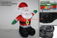 BABBO NATALE GONFIABILE DI 83-70-40 CM FUNZIONANTE A PILA ADATTO A CHI NON HA UNA PRESA VICINA COD 8225