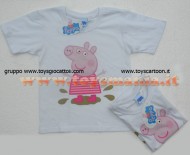 T-SHIRT MAGLIA ANCHE ALL'INGROSSO PEPPA PIG MODELLO PEPPA PIG CHE SALTA CON LE GALOSCE IN MAGLIABIANCA CON PEPPA PER L'INGROSSO CONTATTARCI TRAMITE E-MAIL 100% COTONE