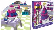 Kinetic Sand 6027479 - Set di Gioco Build Playset Pasticceria 